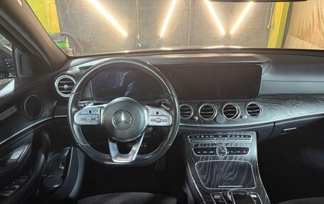Mercedes-Benz E-Класс, 2019 год, 3 000 000 рублей, 6 фотография