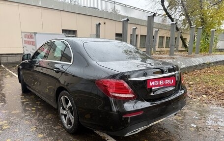 Mercedes-Benz E-Класс, 2019 год, 3 000 000 рублей, 3 фотография