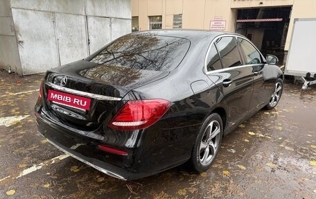 Mercedes-Benz E-Класс, 2019 год, 3 000 000 рублей, 4 фотография