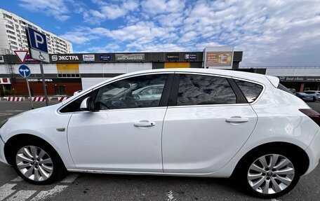 Opel Astra J, 2010 год, 900 000 рублей, 11 фотография