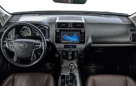 Toyota Land Cruiser Prado 150 рестайлинг 2, 2018 год, 4 700 000 рублей, 5 фотография