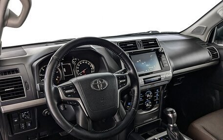 Toyota Land Cruiser Prado 150 рестайлинг 2, 2018 год, 4 700 000 рублей, 6 фотография