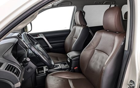 Toyota Land Cruiser Prado 150 рестайлинг 2, 2018 год, 4 700 000 рублей, 8 фотография