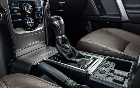 Toyota Land Cruiser Prado 150 рестайлинг 2, 2018 год, 4 700 000 рублей, 11 фотография