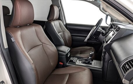 Toyota Land Cruiser Prado 150 рестайлинг 2, 2018 год, 4 700 000 рублей, 10 фотография