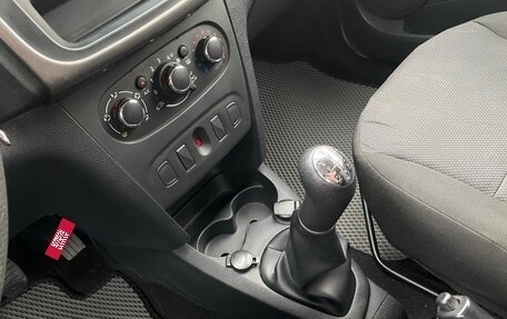 Renault Logan II, 2018 год, 849 000 рублей, 17 фотография