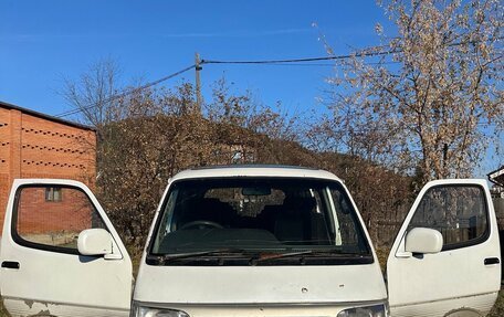 Toyota HiAce H100, 1995 год, 450 000 рублей, 1 фотография