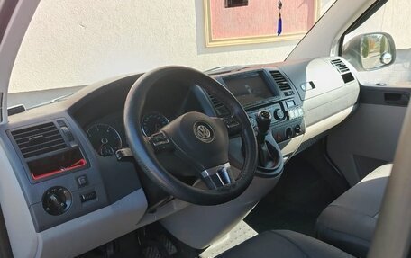 Volkswagen Transporter T5 рестайлинг, 2013 год, 2 200 000 рублей, 10 фотография