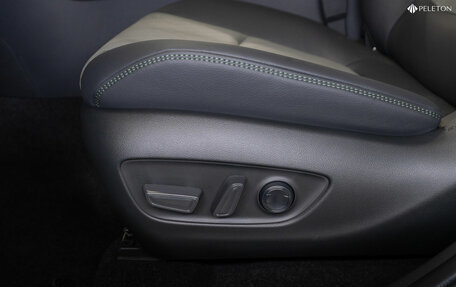 Toyota RAV4, 2025 год, 4 200 000 рублей, 21 фотография