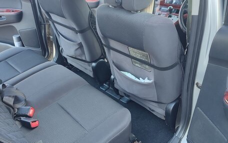 Toyota Wish II, 2005 год, 750 000 рублей, 2 фотография