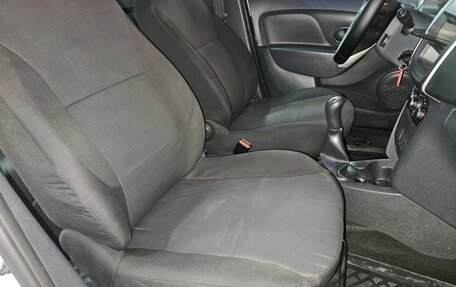 Renault Logan II, 2019 год, 779 000 рублей, 11 фотография