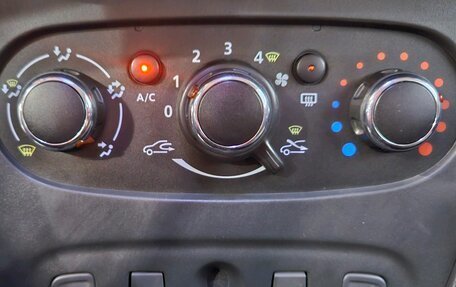 Renault Logan II, 2019 год, 779 000 рублей, 13 фотография