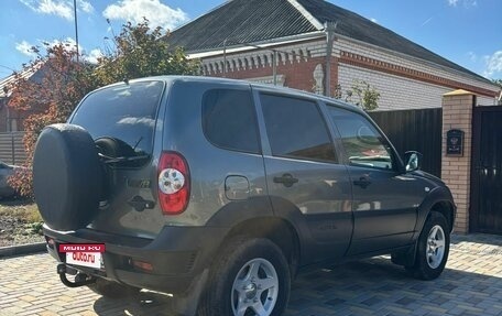 Chevrolet Niva I рестайлинг, 2018 год, 850 000 рублей, 5 фотография