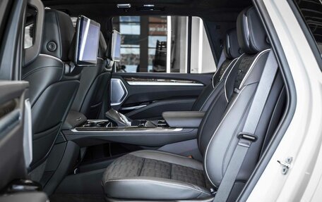 Cadillac Escalade V, 2025 год, 24 000 000 рублей, 15 фотография