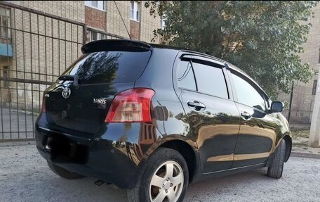 Toyota Yaris III рестайлинг, 2006 год, 680 000 рублей, 1 фотография