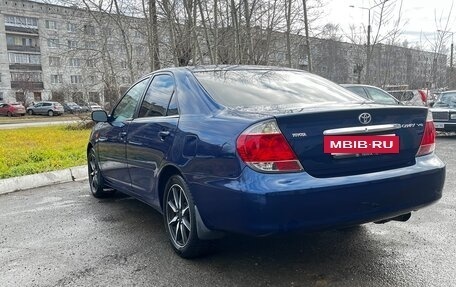 Toyota Camry V40, 2005 год, 670 000 рублей, 2 фотография