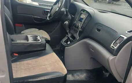 Hyundai Grand Starex Grand Starex I рестайлинг 2, 2011 год, 1 500 000 рублей, 17 фотография