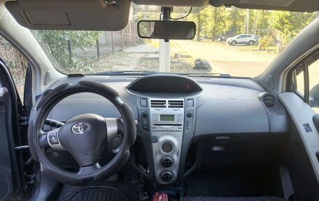 Toyota Yaris III рестайлинг, 2006 год, 680 000 рублей, 9 фотография