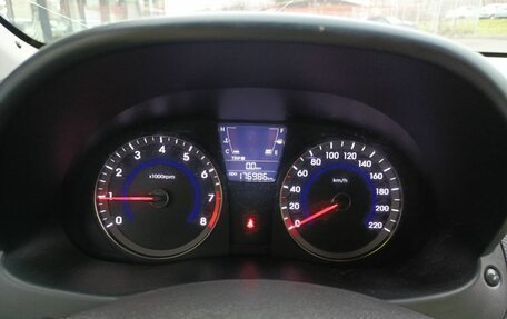 Hyundai Solaris II рестайлинг, 2011 год, 598 900 рублей, 16 фотография