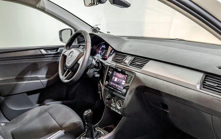 Skoda Rapid I, 2019 год, 900 000 рублей, 10 фотография