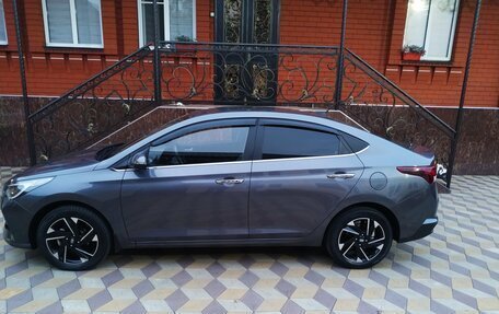 Hyundai Solaris II рестайлинг, 2021 год, 1 590 000 рублей, 5 фотография