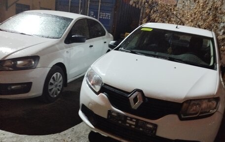 Renault Logan II, 2018 год, 500 000 рублей, 2 фотография