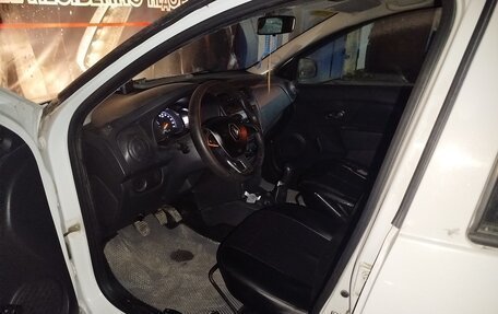 Renault Logan II, 2018 год, 500 000 рублей, 8 фотография