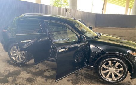 Infiniti FX I, 2005 год, 690 000 рублей, 3 фотография