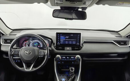 Toyota RAV4, 2022 год, 3 270 000 рублей, 10 фотография