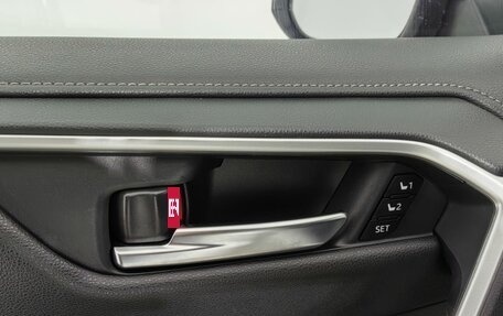 Toyota RAV4, 2022 год, 3 270 000 рублей, 24 фотография