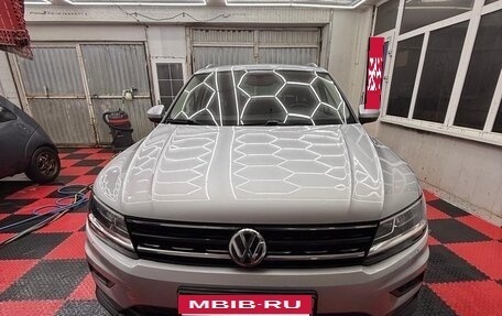 Volkswagen Tiguan II, 2017 год, 1 990 000 рублей, 2 фотография