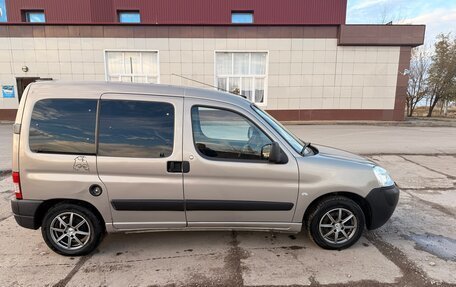 Peugeot Partner II рестайлинг 2, 2011 год, 650 000 рублей, 3 фотография