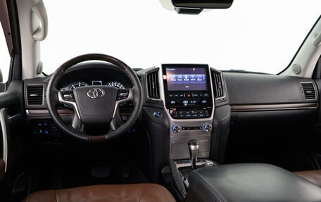 Toyota Land Cruiser 200, 2016 год, 4 743 253 рублей, 6 фотография