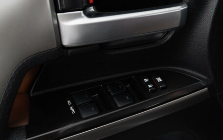 Toyota Land Cruiser 200, 2016 год, 4 743 253 рублей, 12 фотография