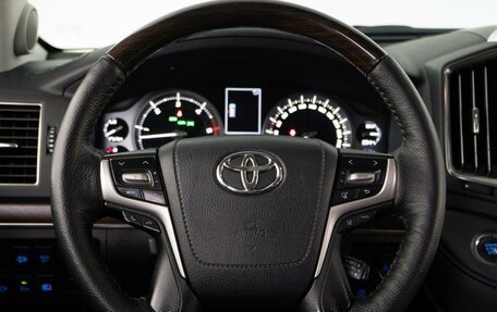 Toyota Land Cruiser 200, 2016 год, 4 743 253 рублей, 17 фотография