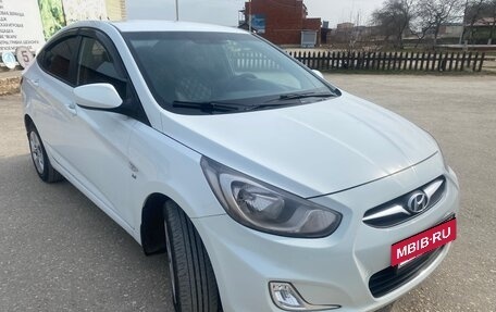 Hyundai Solaris II рестайлинг, 2014 год, 775 000 рублей, 3 фотография