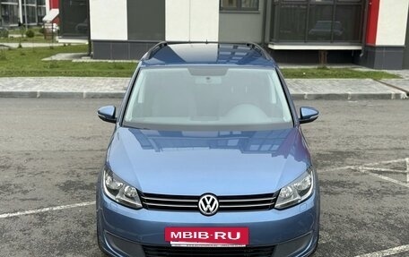 Volkswagen Touran III, 2012 год, 895 000 рублей, 3 фотография