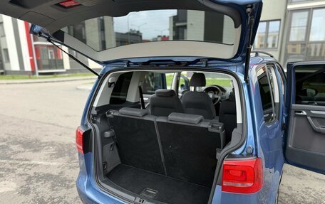 Volkswagen Touran III, 2012 год, 895 000 рублей, 21 фотография