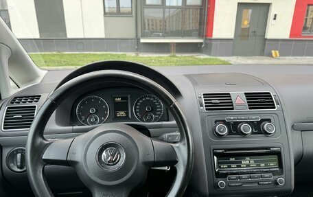 Volkswagen Touran III, 2012 год, 895 000 рублей, 26 фотография