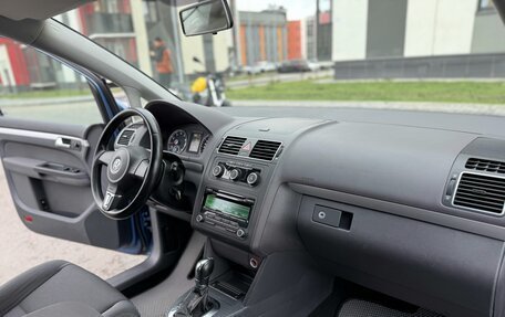 Volkswagen Touran III, 2012 год, 895 000 рублей, 24 фотография