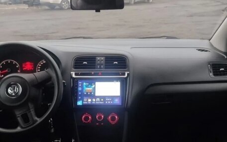 Volkswagen Polo VI (EU Market), 2013 год, 1 200 000 рублей, 18 фотография