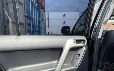 Toyota Land Cruiser Prado 150 рестайлинг 2, 2020 год, 5 000 000 рублей, 10 фотография