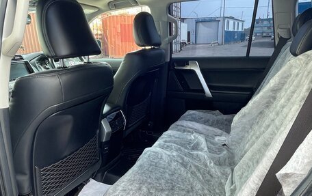 Toyota Land Cruiser Prado 150 рестайлинг 2, 2020 год, 5 000 000 рублей, 9 фотография