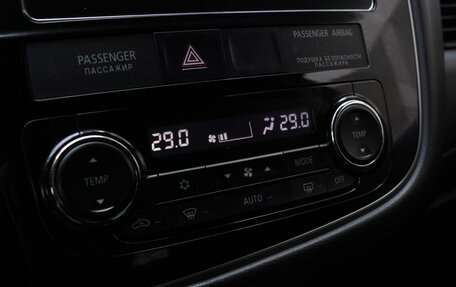 Mitsubishi Outlander III рестайлинг 3, 2018 год, 3 050 000 рублей, 15 фотография