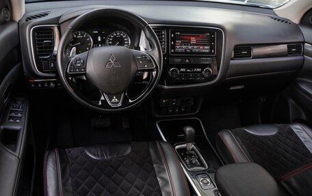 Mitsubishi Outlander III рестайлинг 3, 2018 год, 3 050 000 рублей, 6 фотография