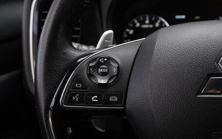 Mitsubishi Outlander III рестайлинг 3, 2018 год, 3 050 000 рублей, 19 фотография