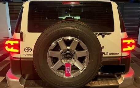 Toyota FJ Cruiser, 2021 год, 7 250 000 рублей, 2 фотография