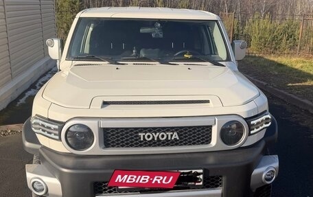 Toyota FJ Cruiser, 2021 год, 7 250 000 рублей, 14 фотография