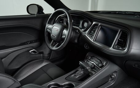 Dodge Challenger III рестайлинг 2, 2023 год, 11 000 000 рублей, 12 фотография