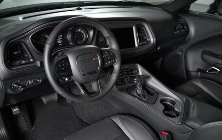 Dodge Challenger III рестайлинг 2, 2023 год, 11 000 000 рублей, 11 фотография